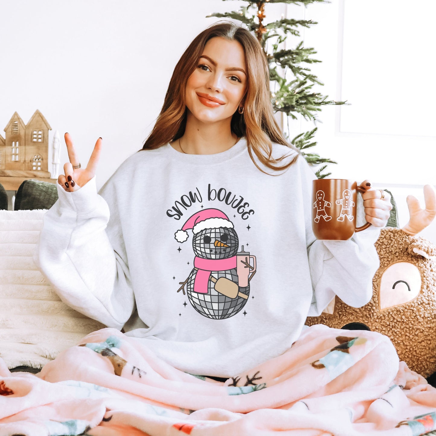 Snow Boujee Sweatshirt, Pink Christmas Sweater, Retro Santa Shirt, Winter Hoodies, Cute Xmas Shirt, Holiday Apparel, Festive Girly Crewneck